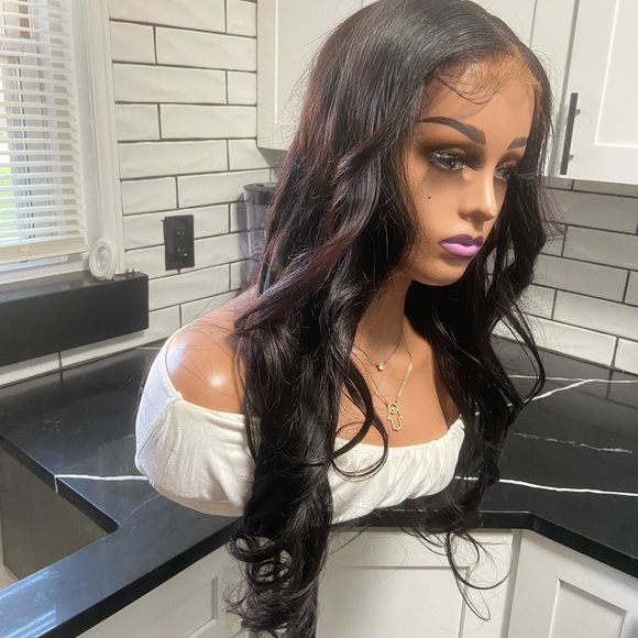 Human hair lace front wig - 28” in length: Peruvian Unit - Picture 6 of 8